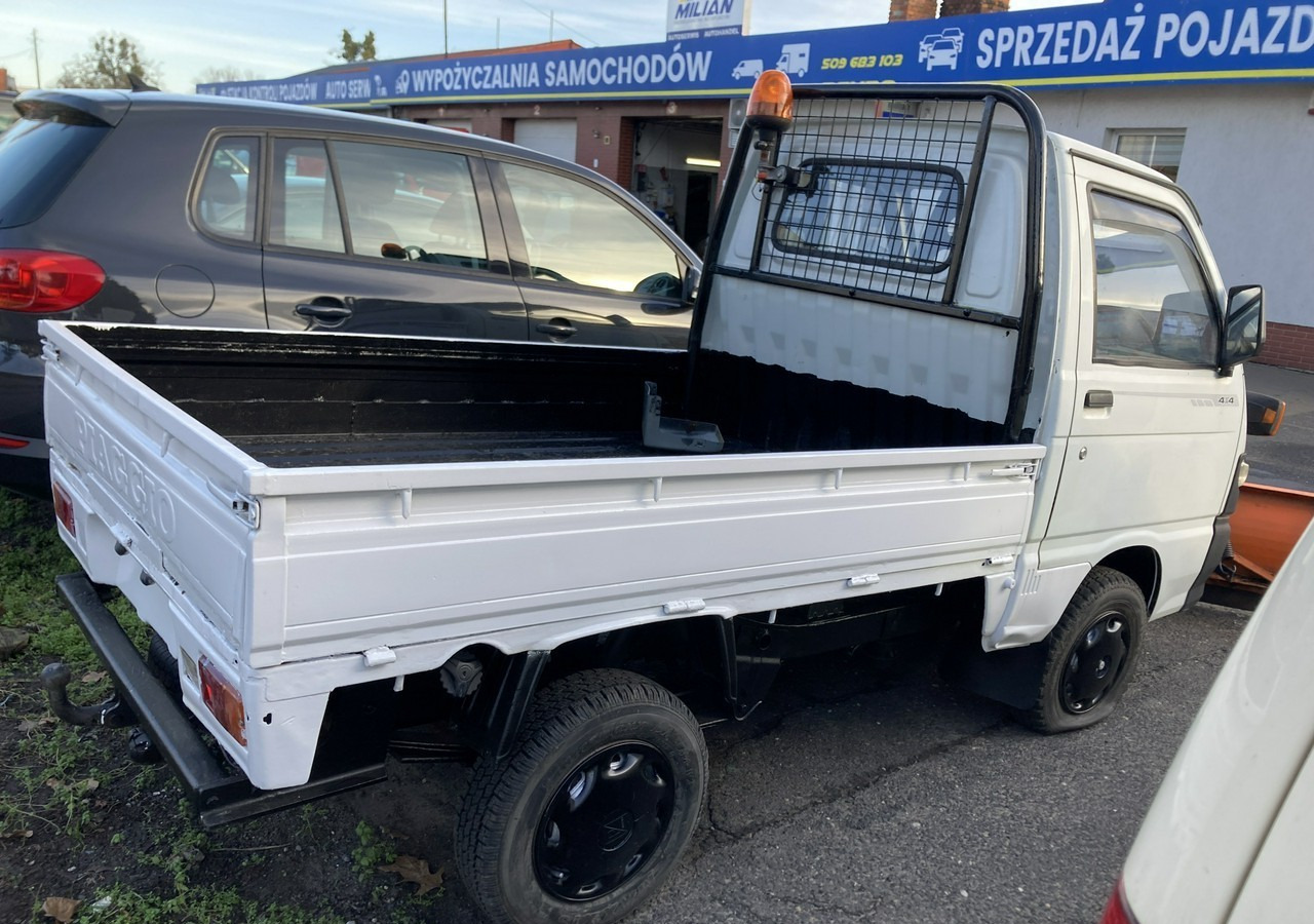 Piaggio Piaggio Porter 4X4 Skrzynia odśnieżarka Pług 2011 - Hóeltakarító gép: 3 kép. Piaggio Piaggio Porter 4X4 Skrzynia odśnieżarka Pług 2011 - Hóeltakarító gép: 3 kép.