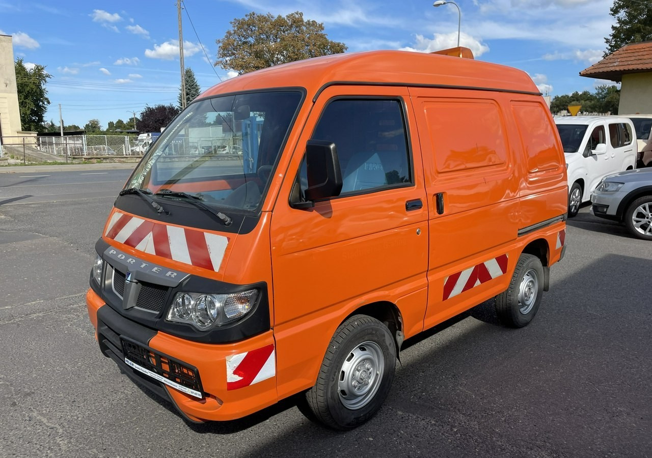 Piaggio Piaggio Porter Furgon 39348km 2x boczne drzwi 2012 - Furgon: 2 kép. Piaggio Piaggio Porter Furgon 39348km 2x boczne drzwi 2012 - Furgon: 2 kép.