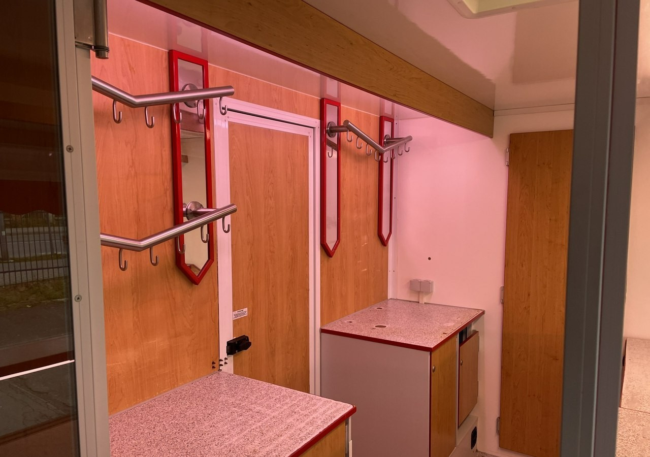 Renault Master Autosklep Wędli Gastronomiczny Food Truck Foodtruck sklep W-zasil 20 - Büféautó: 5 kép. Renault Master Autosklep Wędli Gastronomiczny Food Truck Foodtruck sklep W-zasil 20 - Büféautó: 5 kép.