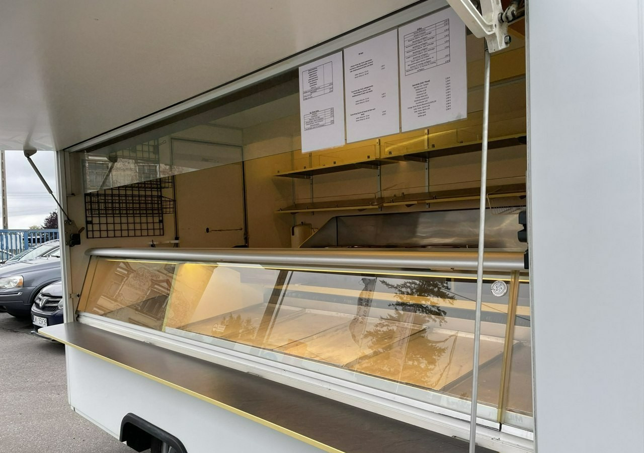Renault Master Autosklep Wędli-pie Gastronomiczny Food Truck Foodtruck Sklep bar 20 - Büféautó: 2 kép. Renault Master Autosklep Wędli-pie Gastronomiczny Food Truck Foodtruck Sklep bar 20 - Büféautó: 2 kép.