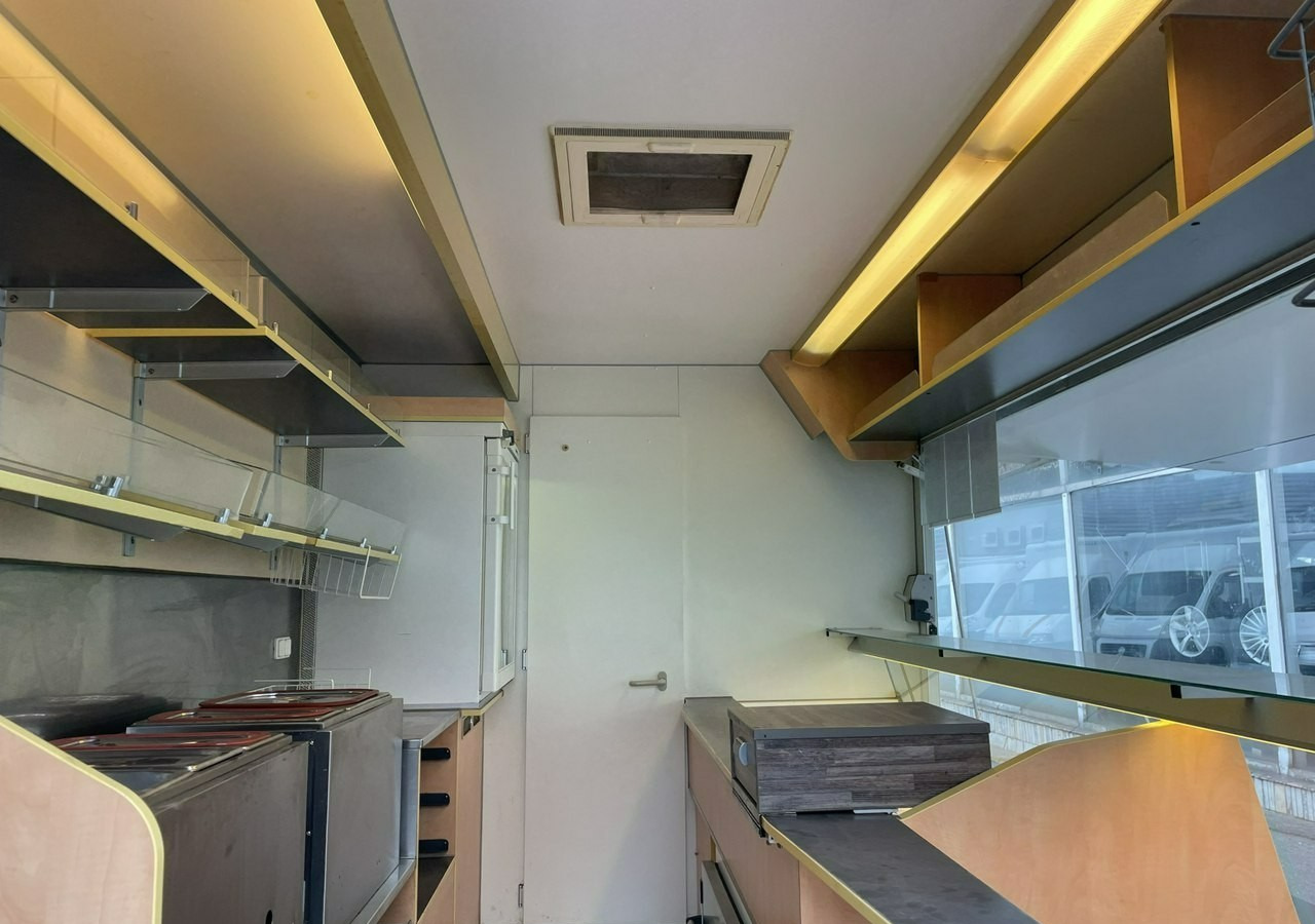 Renault Master Autosklep Wędli-pie Gastronomiczny Food Truck Foodtruck Sklep bar 20 - Büféautó: 4 kép. Renault Master Autosklep Wędli-pie Gastronomiczny Food Truck Foodtruck Sklep bar 20 - Büféautó: 4 kép.