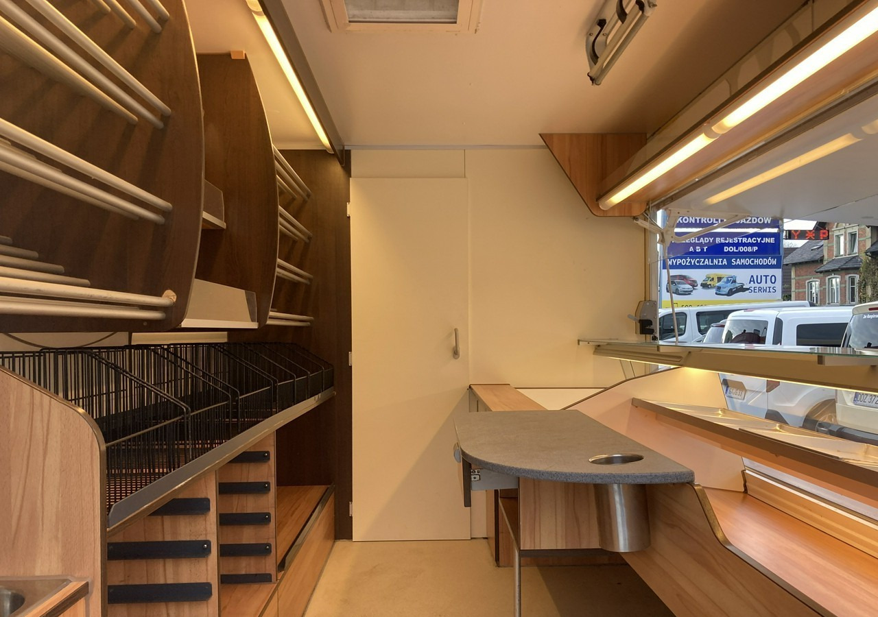 Renault Master Autosklep pie sklep Bar Gastronomiczny Food Truck Foodtruck Borco 20 - Büféautó: 2 kép. Renault Master Autosklep pie sklep Bar Gastronomiczny Food Truck Foodtruck Borco 20 - Büféautó: 2 kép.