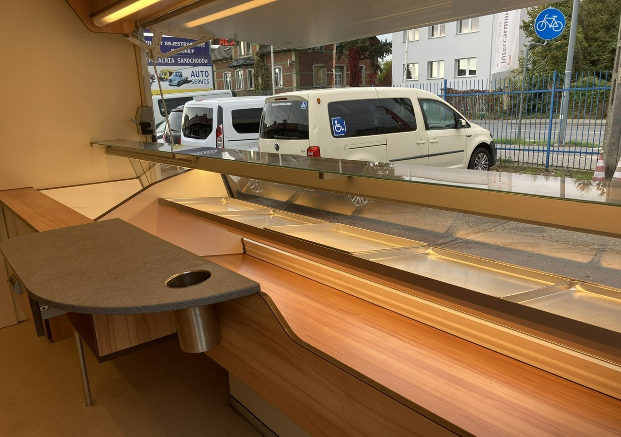 Renault Master Autosklep pie sklep Bar Gastronomiczny Food Truck Foodtruck Borco 20 - Büféautó: 5 kép. Renault Master Autosklep pie sklep Bar Gastronomiczny Food Truck Foodtruck Borco 20 - Büféautó: 5 kép.