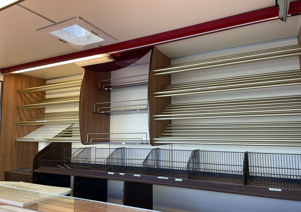 Renault Master Autosklep piecz Sklep Gastronomiczny Food Truck Foodtruck 117tkm Bor - Büféautó: 5 kép. Renault Master Autosklep piecz Sklep Gastronomiczny Food Truck Foodtruck 117tkm Bor - Büféautó: 5 kép.