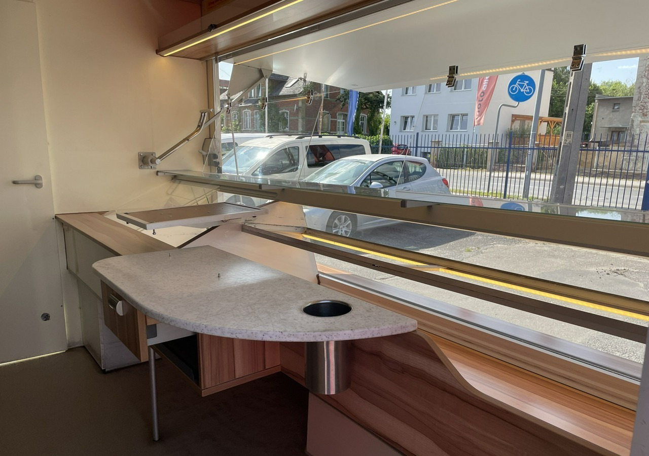 Renault Master Autosklep pieczywa Gastronomiczny Food Truck Foodtruck Sklep Borco20 - Büféautó: 5 kép. Renault Master Autosklep pieczywa Gastronomiczny Food Truck Foodtruck Sklep Borco20 - Büféautó: 5 kép.