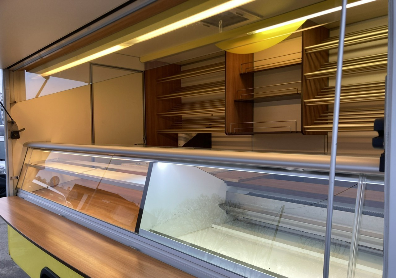 Renault Master Autosklep pieczywa Gastronomiczny Food Truck Foodtruck sklep Borco20 - Büféautó: 3 kép. Renault Master Autosklep pieczywa Gastronomiczny Food Truck Foodtruck sklep Borco20 - Büféautó: 3 kép.