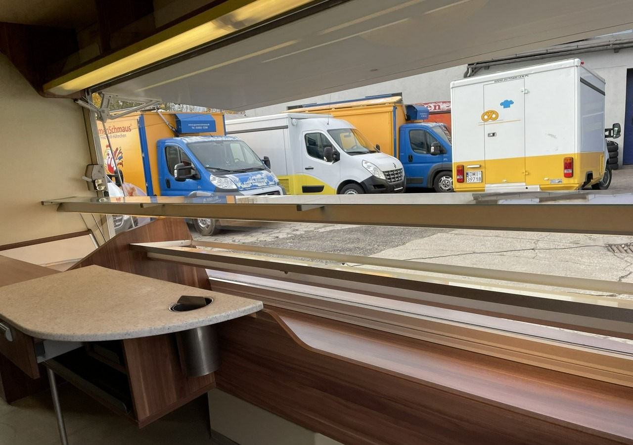 Renault Master Autosklep pieczywa Sklep Gastronomiczny Food Truck Foodtruck Borco20 - Büféautó: 5 kép. Renault Master Autosklep pieczywa Sklep Gastronomiczny Food Truck Foodtruck Borco20 - Büféautó: 5 kép.