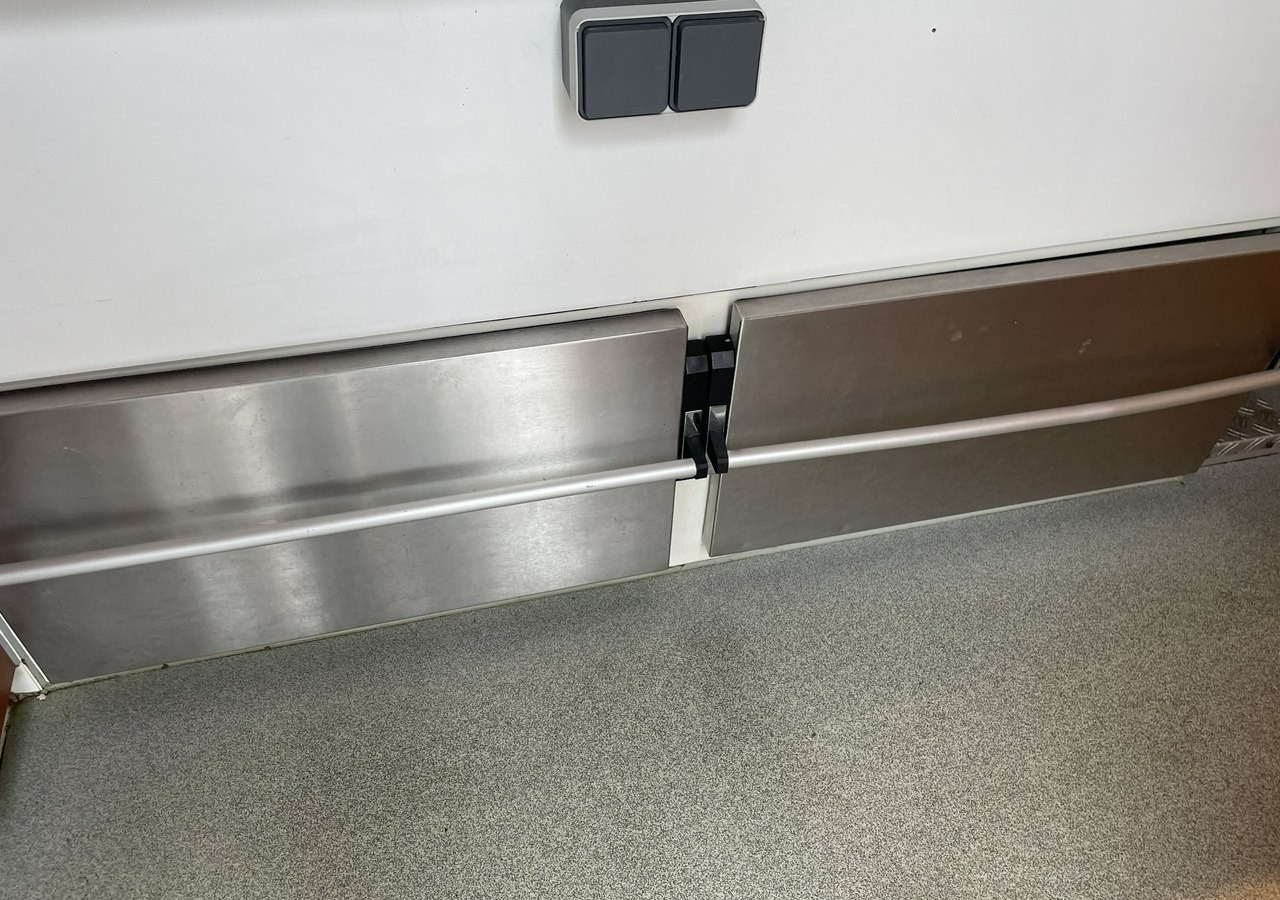 Renault Master Autosklep wędl Gastronomiczny Food Truck Foodtruck Sklep Klima Borc - Büféautó: 4 kép. Renault Master Autosklep wędl Gastronomiczny Food Truck Foodtruck Sklep Klima Borc - Büféautó: 4 kép.