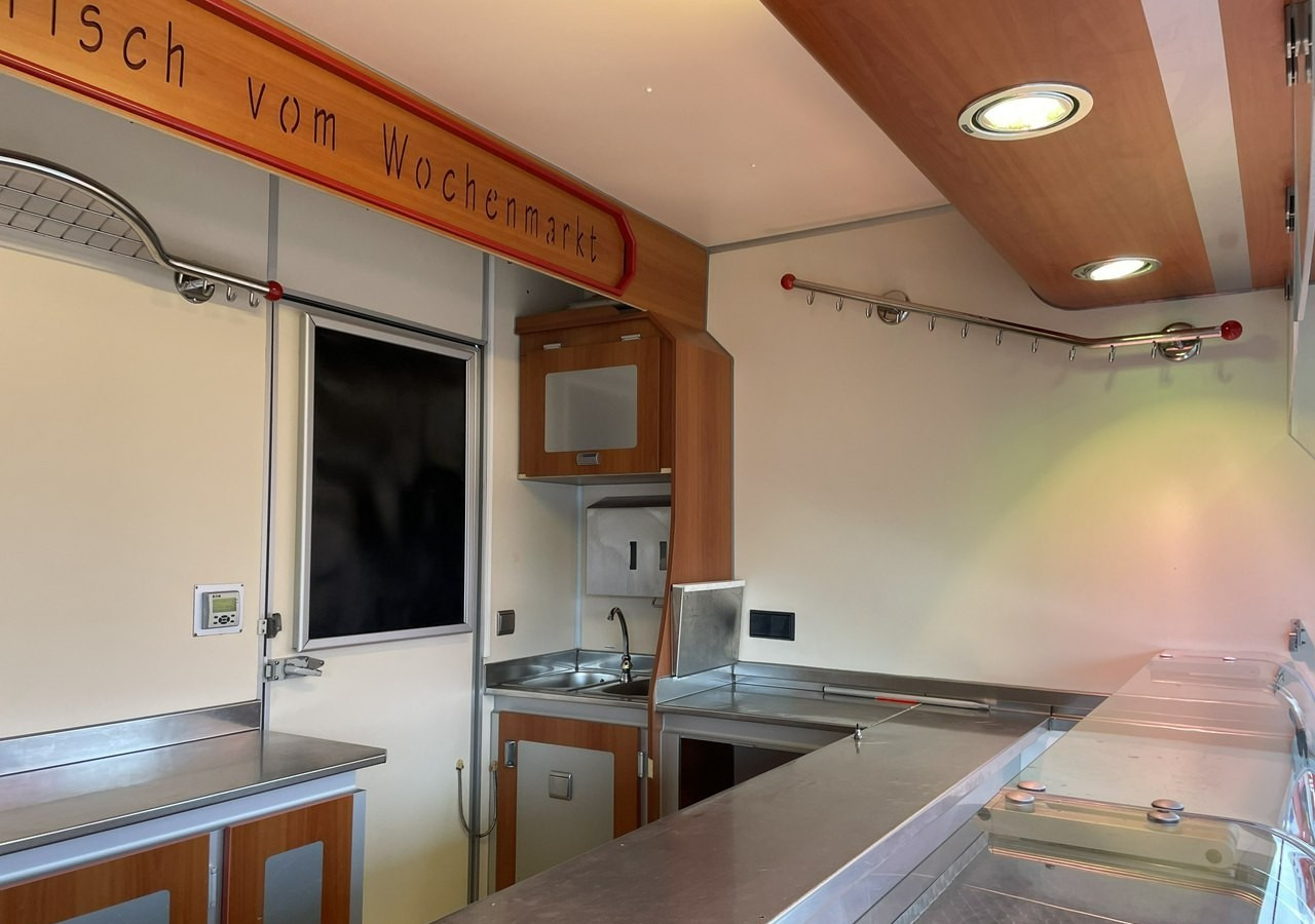 Renault Master Autosklep wędl Gastronomiczny Food Truck Foodtruck Sklep Klima Borc - Büféautó: 3 kép. Renault Master Autosklep wędl Gastronomiczny Food Truck Foodtruck Sklep Klima Borc - Büféautó: 3 kép.