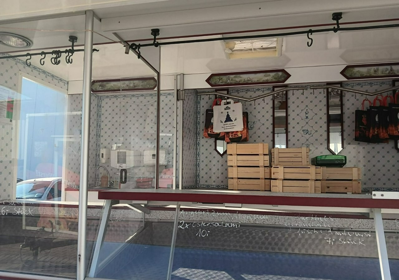 Renault Master Autosklep wędlin Gastronomiczny Food Truck Foodtruck 140tkm sklep 20 - Büféautó: 2 kép. Renault Master Autosklep wędlin Gastronomiczny Food Truck Foodtruck 140tkm sklep 20 - Büféautó: 2 kép.