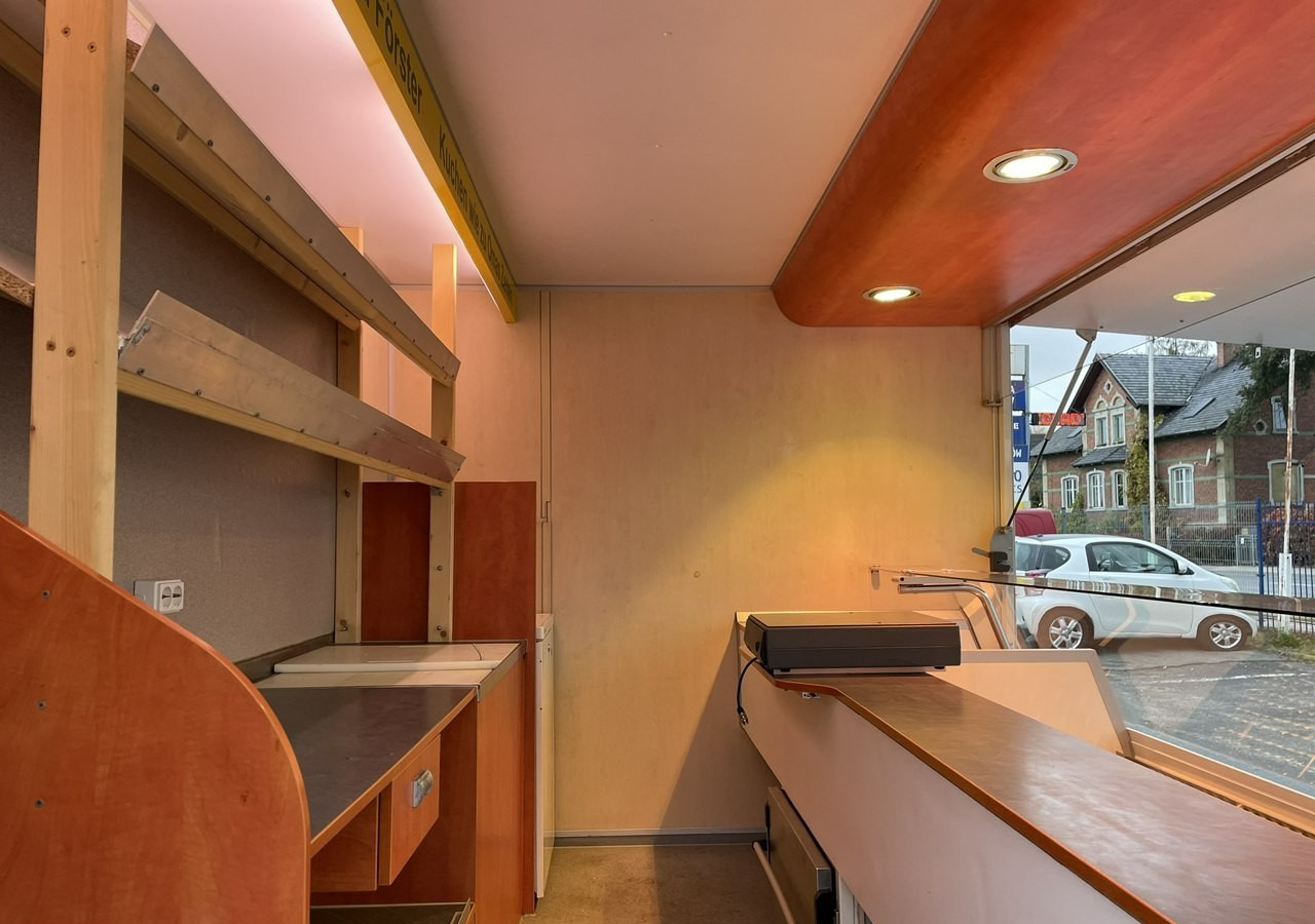 Renault Master Autosklep wędlin Gastronomiczny Food Truck Foodtruck Sklep Borco 200 - Büféautó: 5 kép. Renault Master Autosklep wędlin Gastronomiczny Food Truck Foodtruck Sklep Borco 200 - Büféautó: 5 kép.