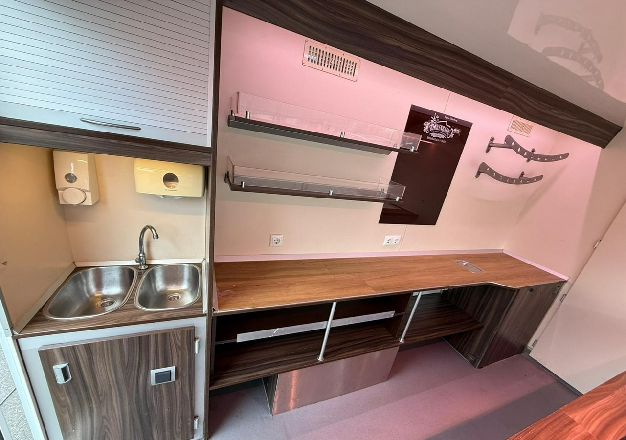 Renault Master Autosklep wędlin Gastronomiczny Food Truck Foodtruck Sklep Solar 20 - Büféautó: 3 kép. Renault Master Autosklep wędlin Gastronomiczny Food Truck Foodtruck Sklep Solar 20 - Büféautó: 3 kép.