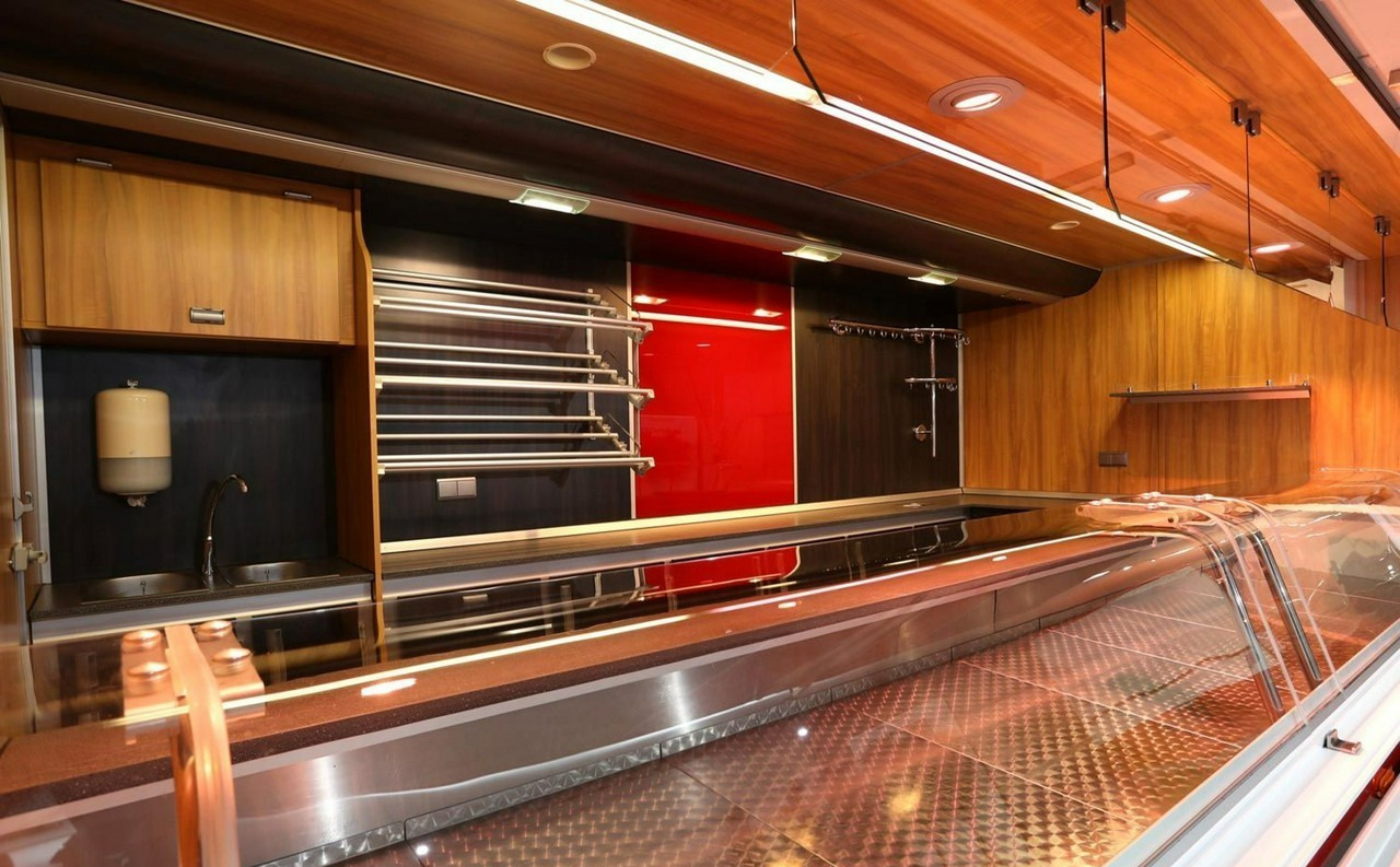 Renault Master Autosklep wędlin Gastronomiczny Food Truck Foodtruck sklep Borco 201 - Büféautó: 4 kép. Renault Master Autosklep wędlin Gastronomiczny Food Truck Foodtruck sklep Borco 201 - Büféautó: 4 kép.