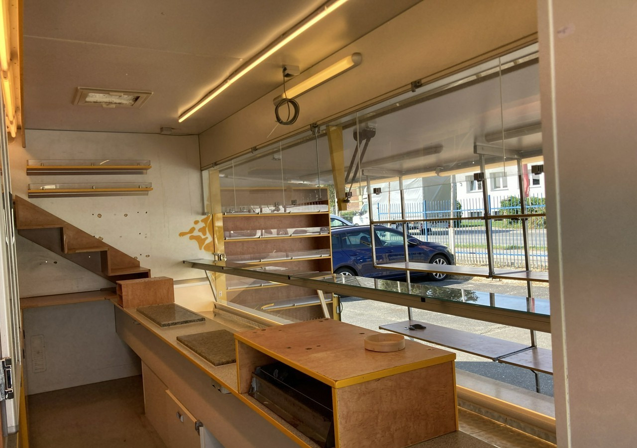 Büféautó Renault Master Autosklep wędlin sklep bar Gastronomiczny Food Truck Foodtruck Borco: 10 kép. Büféautó Renault Master Autosklep wędlin sklep bar Gastronomiczny Food Truck Foodtruck Borco: 10 kép.