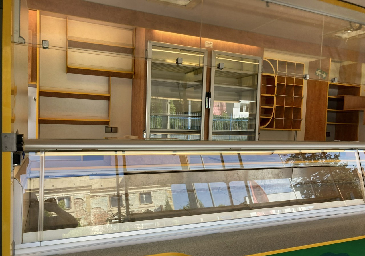 Büféautó Renault Master Autosklep wędlin sklep bar Gastronomiczny Food Truck Foodtruck Borco: 6 kép. Büféautó Renault Master Autosklep wędlin sklep bar Gastronomiczny Food Truck Foodtruck Borco: 6 kép.