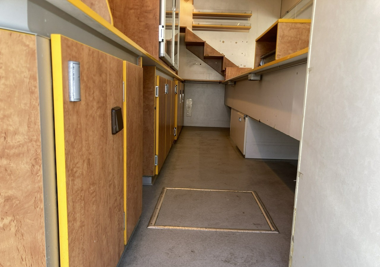 Büféautó Renault Master Autosklep wędlin sklep bar Gastronomiczny Food Truck Foodtruck Borco: 8 kép. Büféautó Renault Master Autosklep wędlin sklep bar Gastronomiczny Food Truck Foodtruck Borco: 8 kép.