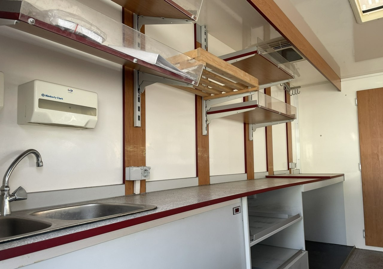 Renault Master Master Autosklep Gastronomiczny Food Truck Foodtruck Sklep bar 2009 - Büféautó: 4 kép. Renault Master Master Autosklep Gastronomiczny Food Truck Foodtruck Sklep bar 2009 - Büféautó: 4 kép.