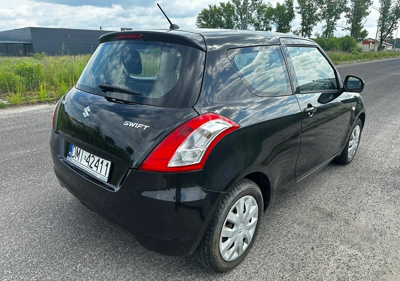 Suzuki Swift V Suzuki Swift 1.2-94KM Klima Model 2012 - Hatchback: 4 kép. Suzuki Swift V Suzuki Swift 1.2-94KM Klima Model 2012 - Hatchback: 4 kép.