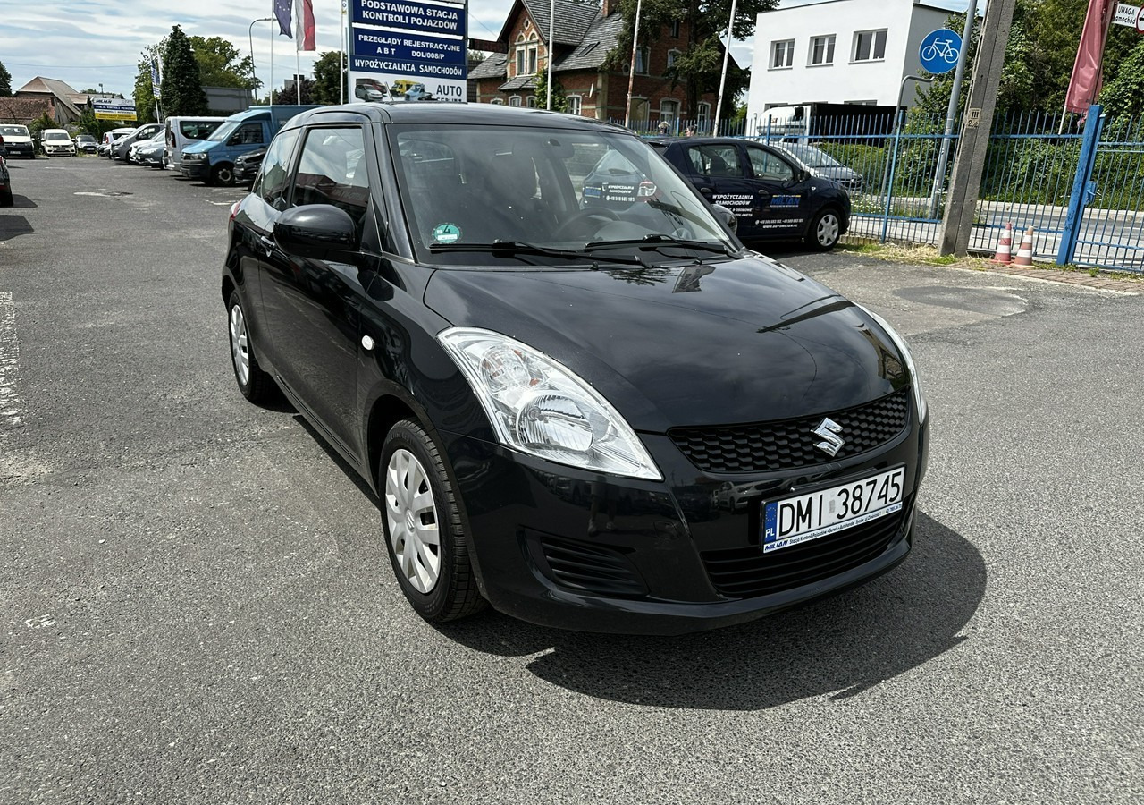 Suzuki Swift V Suzuki Swift 1.2-94KM Klima Model 2012 - Hatchback: 1 kép. Suzuki Swift V Suzuki Swift 1.2-94KM Klima Model 2012 - Hatchback: 1 kép.