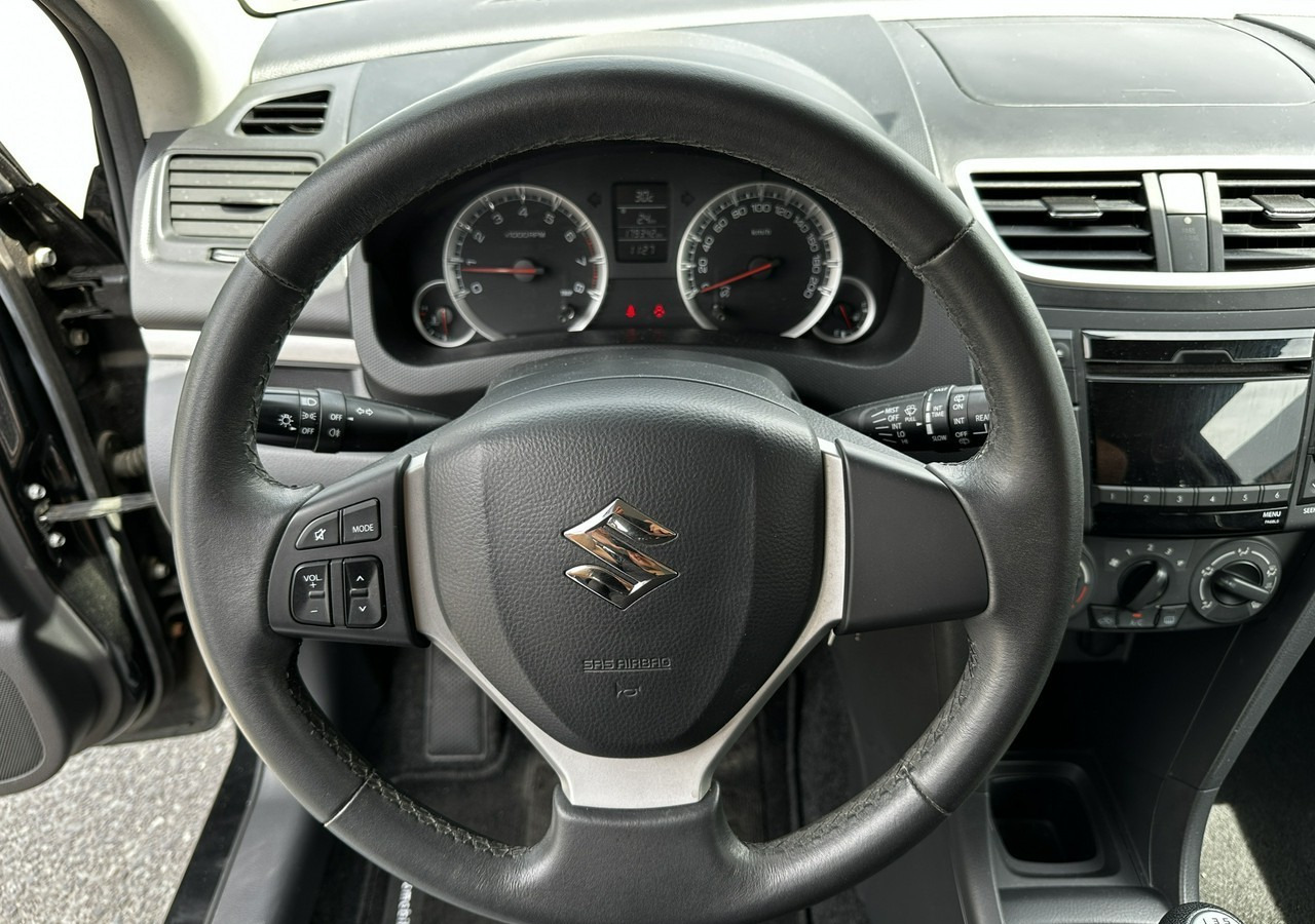 Suzuki Swift V Suzuki Swift 1.2-94KM Klima Model 2012 - Hatchback: 5 kép. Suzuki Swift V Suzuki Swift 1.2-94KM Klima Model 2012 - Hatchback: 5 kép.