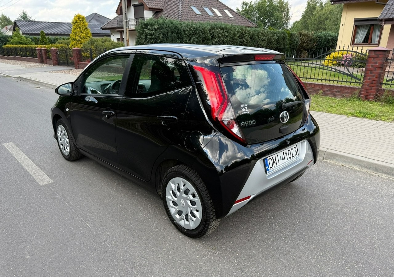 Toyota Aygo II Toyota Aygo 1.0-16V Klima Salon PL 24651km Model 2021 - Hatchback: 3 kép. Toyota Aygo II Toyota Aygo 1.0-16V Klima Salon PL 24651km Model 2021 - Hatchback: 3 kép.