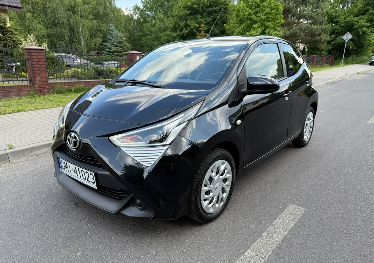 Toyota Aygo II Toyota Aygo 1.0-16V Klima Salon PL 24651km Model 2021 - Hatchback: 1 kép. Toyota Aygo II Toyota Aygo 1.0-16V Klima Salon PL 24651km Model 2021 - Hatchback: 1 kép.