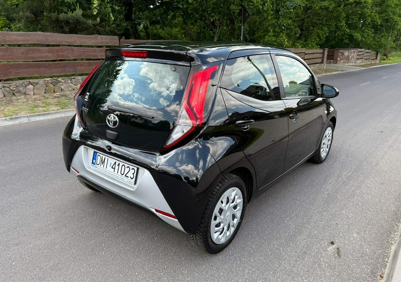 Toyota Aygo II Toyota Aygo 1.0-16V Klima Salon PL 24651km Model 2021 - Hatchback: 4 kép. Toyota Aygo II Toyota Aygo 1.0-16V Klima Salon PL 24651km Model 2021 - Hatchback: 4 kép.