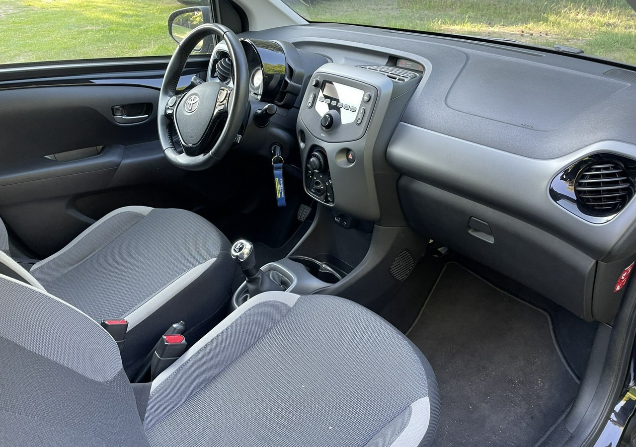 Toyota Aygo II Toyota Aygo 1.0-16V Klima Salon PL 24651km Model 2021 - Hatchback: 4 kép. Toyota Aygo II Toyota Aygo 1.0-16V Klima Salon PL 24651km Model 2021 - Hatchback: 4 kép.