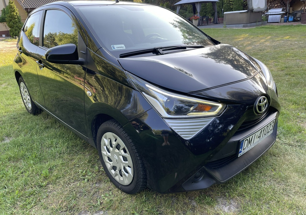 Toyota Aygo II Toyota Aygo 1.0-16V Klima Salon PL 24651km Model 2021 - Hatchback: 1 kép. Toyota Aygo II Toyota Aygo 1.0-16V Klima Salon PL 24651km Model 2021 - Hatchback: 1 kép.