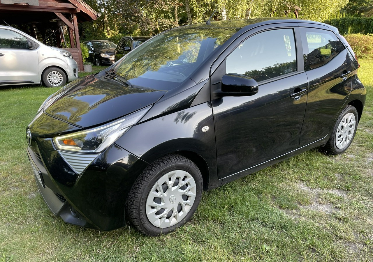 Toyota Aygo II Toyota Aygo 1.0-16V Klima Salon PL 24651km Model 2021 - Hatchback: 2 kép. Toyota Aygo II Toyota Aygo 1.0-16V Klima Salon PL 24651km Model 2021 - Hatchback: 2 kép.