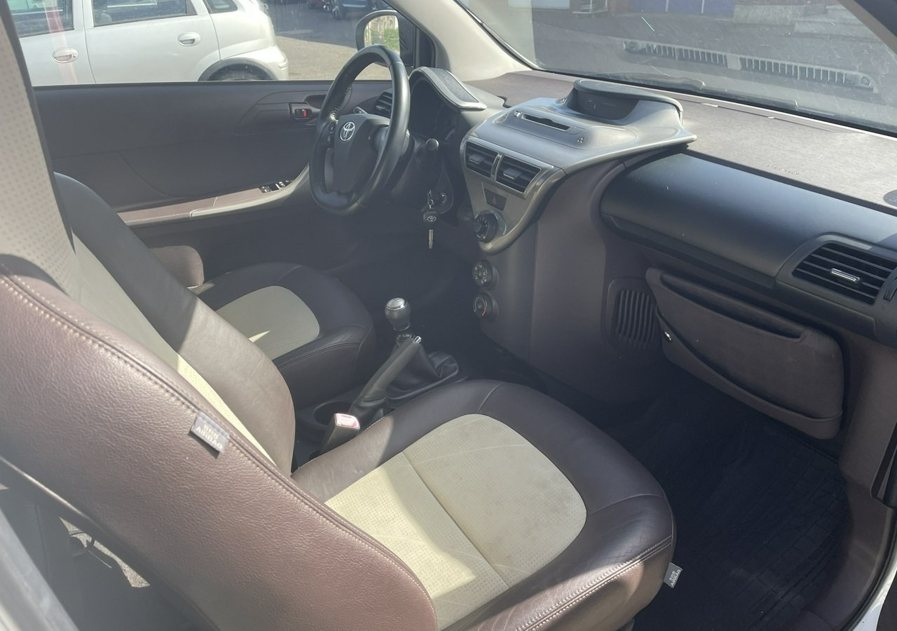 Toyota IQ Toyota iQ Klima - Hatchback: 4 kép. Toyota IQ Toyota iQ Klima - Hatchback: 4 kép.
