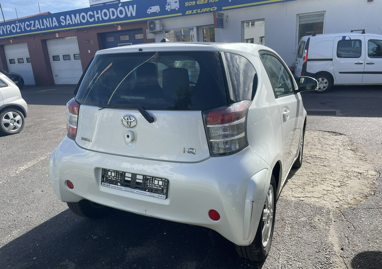 Toyota IQ Toyota iQ Klima - Hatchback: 3 kép. Toyota IQ Toyota iQ Klima - Hatchback: 3 kép.