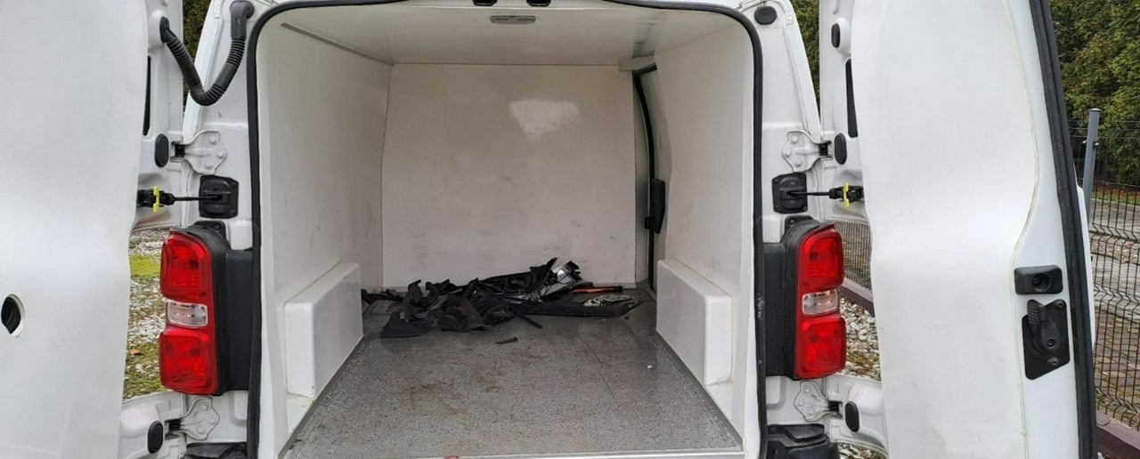 Toyota Proace Toyota Proace Maxi Klima chlodnia izoterma 2020 Salon PL - Hűtős kisteherautó: 2 kép. Toyota Proace Toyota Proace Maxi Klima chlodnia izoterma 2020 Salon PL - Hűtős kisteherautó: 2 kép.