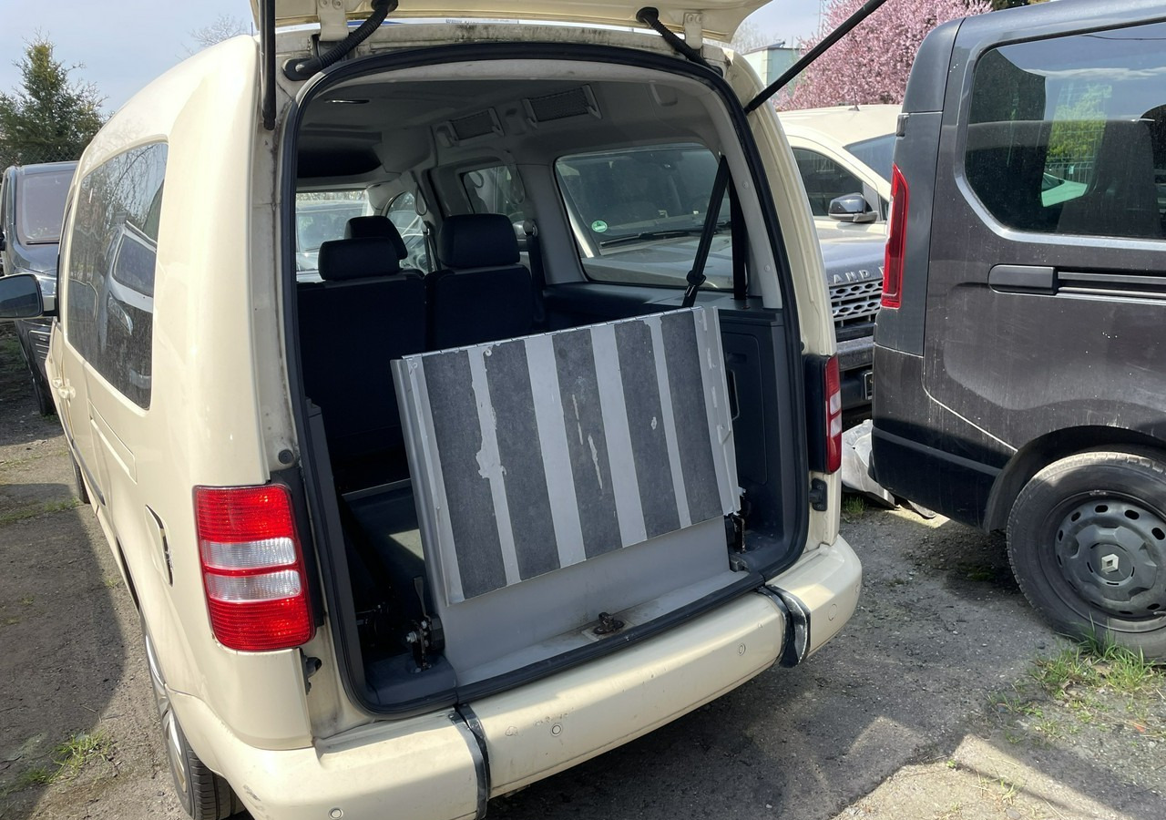 Volkswagen Caddy III Caddy do przewozu Niepełnosprawnych inwalida rampa 2015 - Autó: 2 kép. Volkswagen Caddy III Caddy do przewozu Niepełnosprawnych inwalida rampa 2015 - Autó: 2 kép.