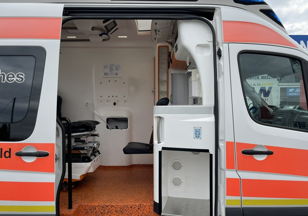 Mentőautó Volkswagen Crafter Crafter 2.0-163KM Karetka Ambulans Wyposażony Model 2016: 6 kép.