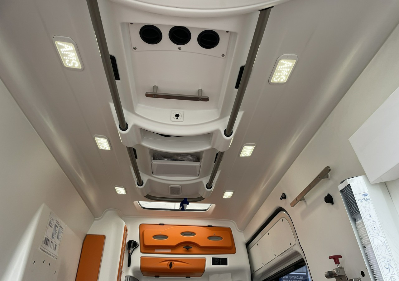 Mentőautó Volkswagen Crafter Crafter 2.0-163KM Karetka Ambulans Wyposażony Model 2016: 9 kép.
