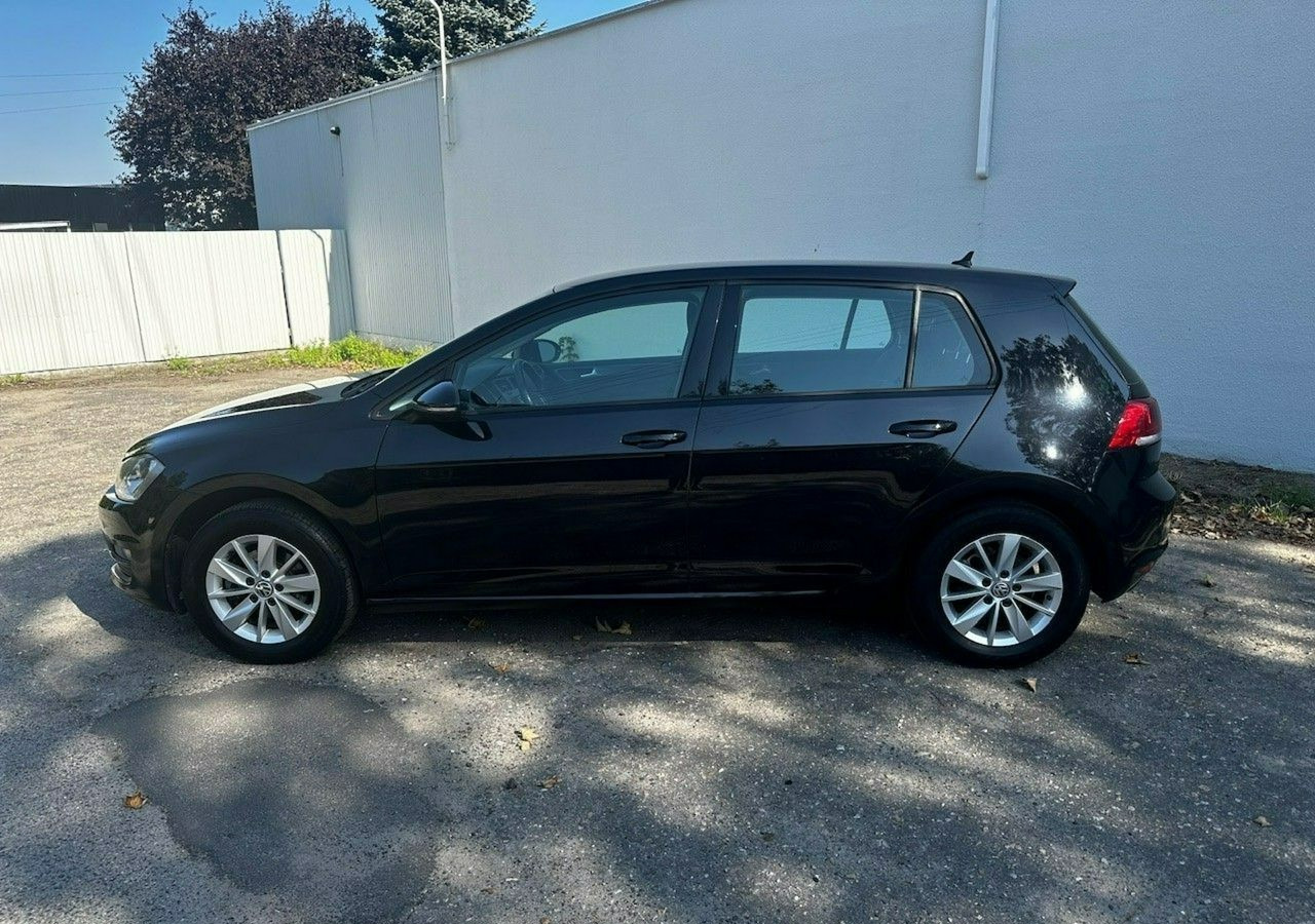 Volkswagen Golf VII VII 1,6 TDI 110KM 153TKM Klimatronik Navi Alu PDC 2015 Bez wkładu fi - Hatchback: 5 kép. Volkswagen Golf VII VII 1,6 TDI 110KM 153TKM Klimatronik Navi Alu PDC 2015 Bez wkładu fi - Hatchback: 5 kép.