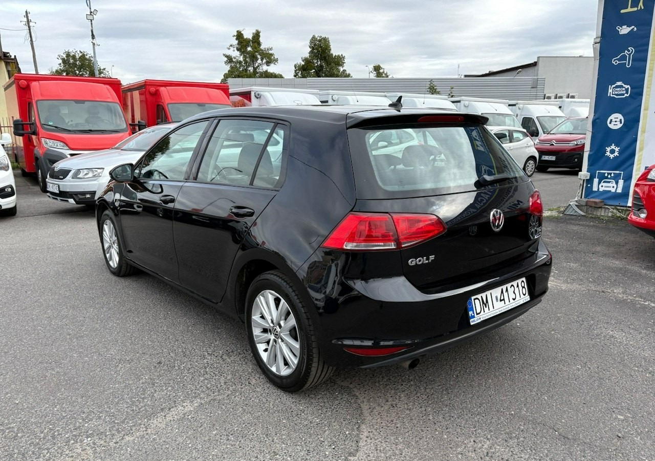 Volkswagen Golf VII VII 1,6 TDI 110KM 153TKM Klimatronik Navi Alu PDC 2015 Bez wkładu fi - Hatchback: 4 kép. Volkswagen Golf VII VII 1,6 TDI 110KM 153TKM Klimatronik Navi Alu PDC 2015 Bez wkładu fi - Hatchback: 4 kép.