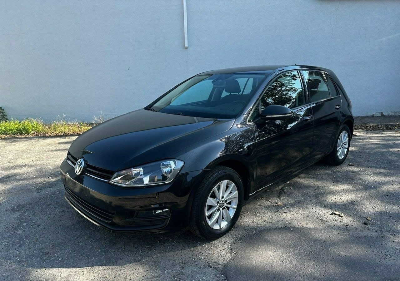 Volkswagen Golf VII VII 1,6 TDI 110KM 153TKM Klimatronik Navi Alu PDC 2015 Bez wkładu fi - Hatchback: 4 kép. Volkswagen Golf VII VII 1,6 TDI 110KM 153TKM Klimatronik Navi Alu PDC 2015 Bez wkładu fi - Hatchback: 4 kép.