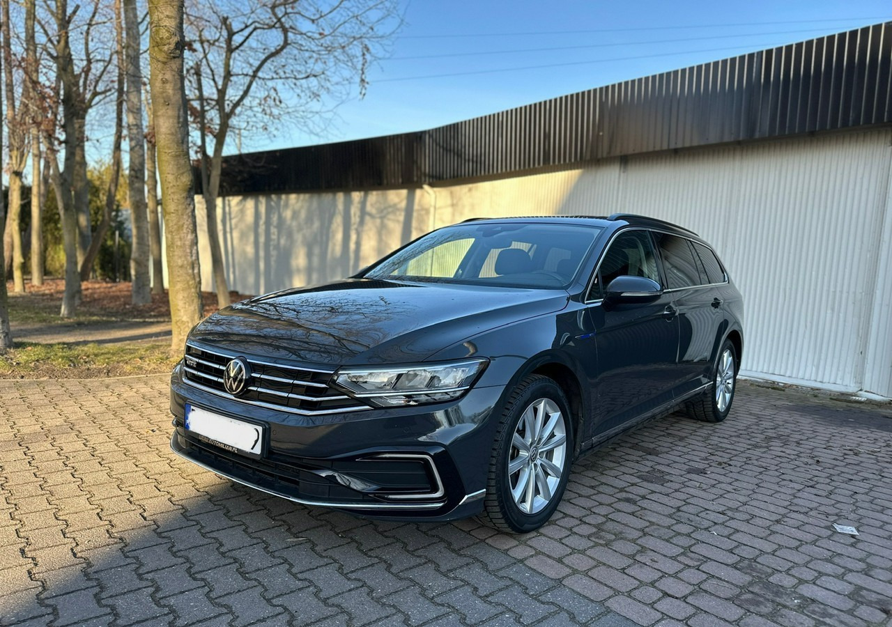 Volkswagen Passat B8 GTE 1.4TSI 218KM Hybryda Plug-in zasięg 50km Panorama*Navi*Skóra*FV2 - Autó: 1 kép. Volkswagen Passat B8 GTE 1.4TSI 218KM Hybryda Plug-in zasięg 50km Panorama*Navi*Skóra*FV2 - Autó: 1 kép.