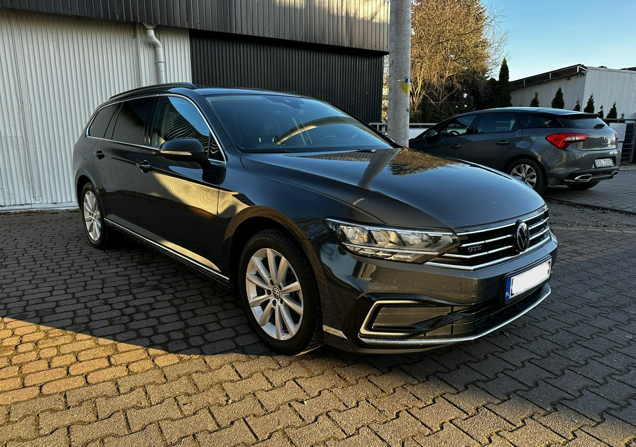 Volkswagen Passat B8 GTE 1.4TSI 218KM Hybryda Plug-in zasięg 50km Panorama*Navi*Skóra*FV2 - Autó: 2 kép. Volkswagen Passat B8 GTE 1.4TSI 218KM Hybryda Plug-in zasięg 50km Panorama*Navi*Skóra*FV2 - Autó: 2 kép.