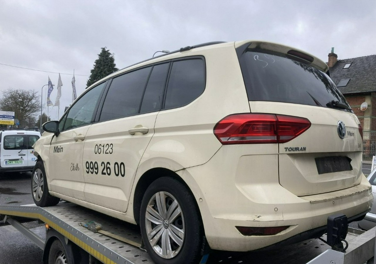 Volkswagen Touran II Touran - Autó: 1 kép. Volkswagen Touran II Touran - Autó: 1 kép.