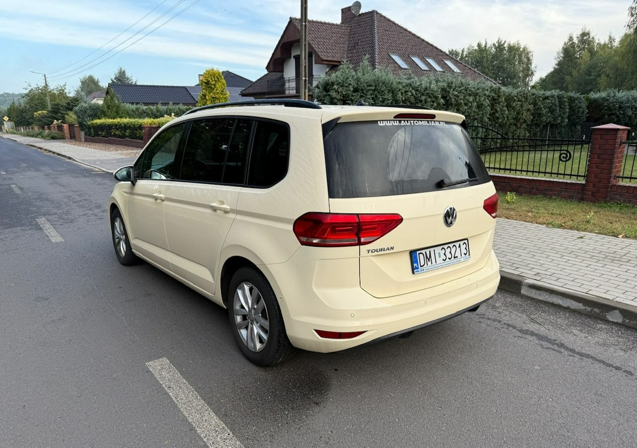 Volkswagen Touran III 2.0 TDI DSG 120 KM Automat 7osobowy Klima Skóra Full Serwis 2020 - Kombi: 4 kép. Volkswagen Touran III 2.0 TDI DSG 120 KM Automat 7osobowy Klima Skóra Full Serwis 2020 - Kombi: 4 kép.
