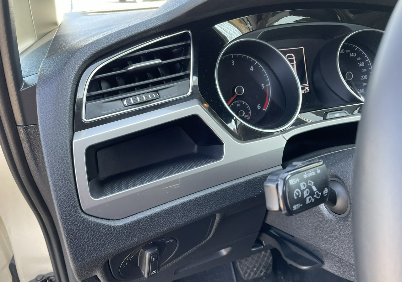 Autó Volkswagen Touran III 2.0 TDI DSG Automat 7osobowy 2020: 12 kép.