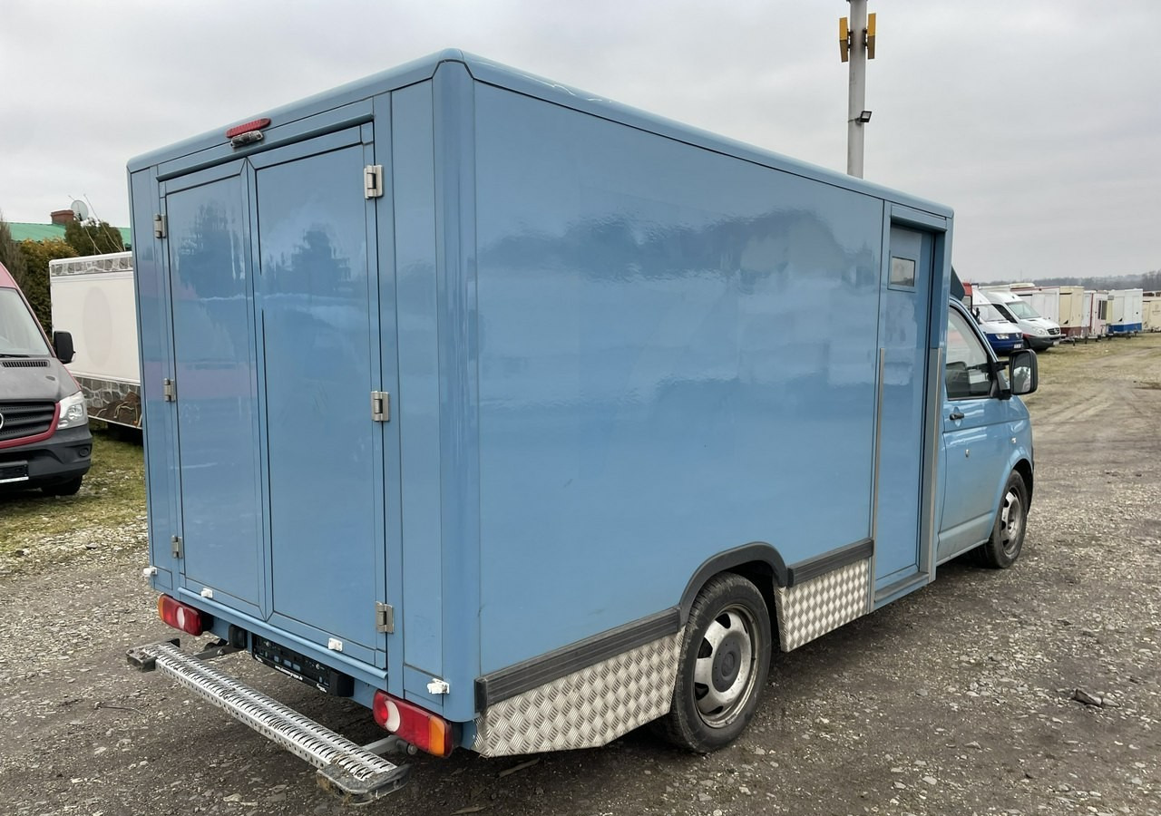 Volkswagen Transporter T5 Transporter Bankowóz kuloodporny opancerzony Model 2015 - Páncélautó: 2 kép. Volkswagen Transporter T5 Transporter Bankowóz kuloodporny opancerzony Model 2015 - Páncélautó: 2 kép.