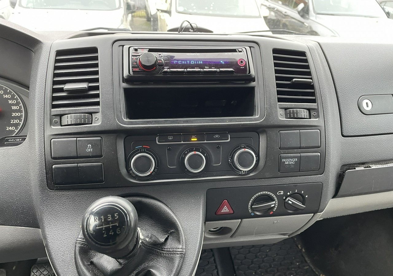 Volkswagen Transporter T5 Transporter T5 Lift 2.0 Tdi 9-osob Klima 2011 - Autó: 5 kép. Volkswagen Transporter T5 Transporter T5 Lift 2.0 Tdi 9-osob Klima 2011 - Autó: 5 kép.