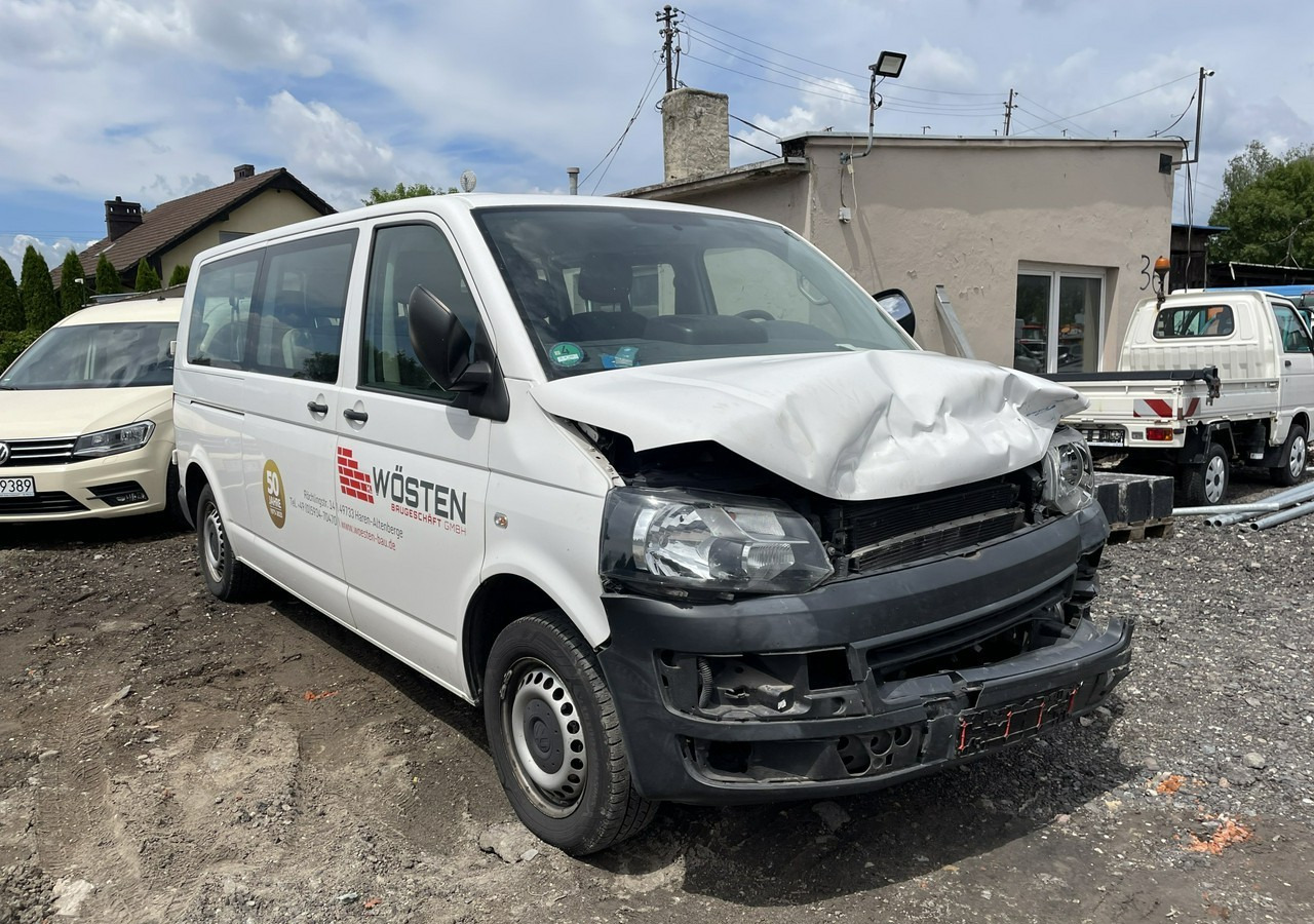 Volkswagen Transporter T5 Volkswagen Transporter Long 2.0-140KM 9-osobowy Model 2015 - Autó: 1 kép. Volkswagen Transporter T5 Volkswagen Transporter Long 2.0-140KM 9-osobowy Model 2015 - Autó: 1 kép.