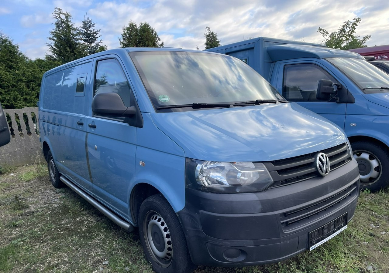 Volkswagen Transporter Trasporter T5 Bankowóz kuloodporny opancerzony 2015 - Páncélautó: 2 kép. Volkswagen Transporter Trasporter T5 Bankowóz kuloodporny opancerzony 2015 - Páncélautó: 2 kép.