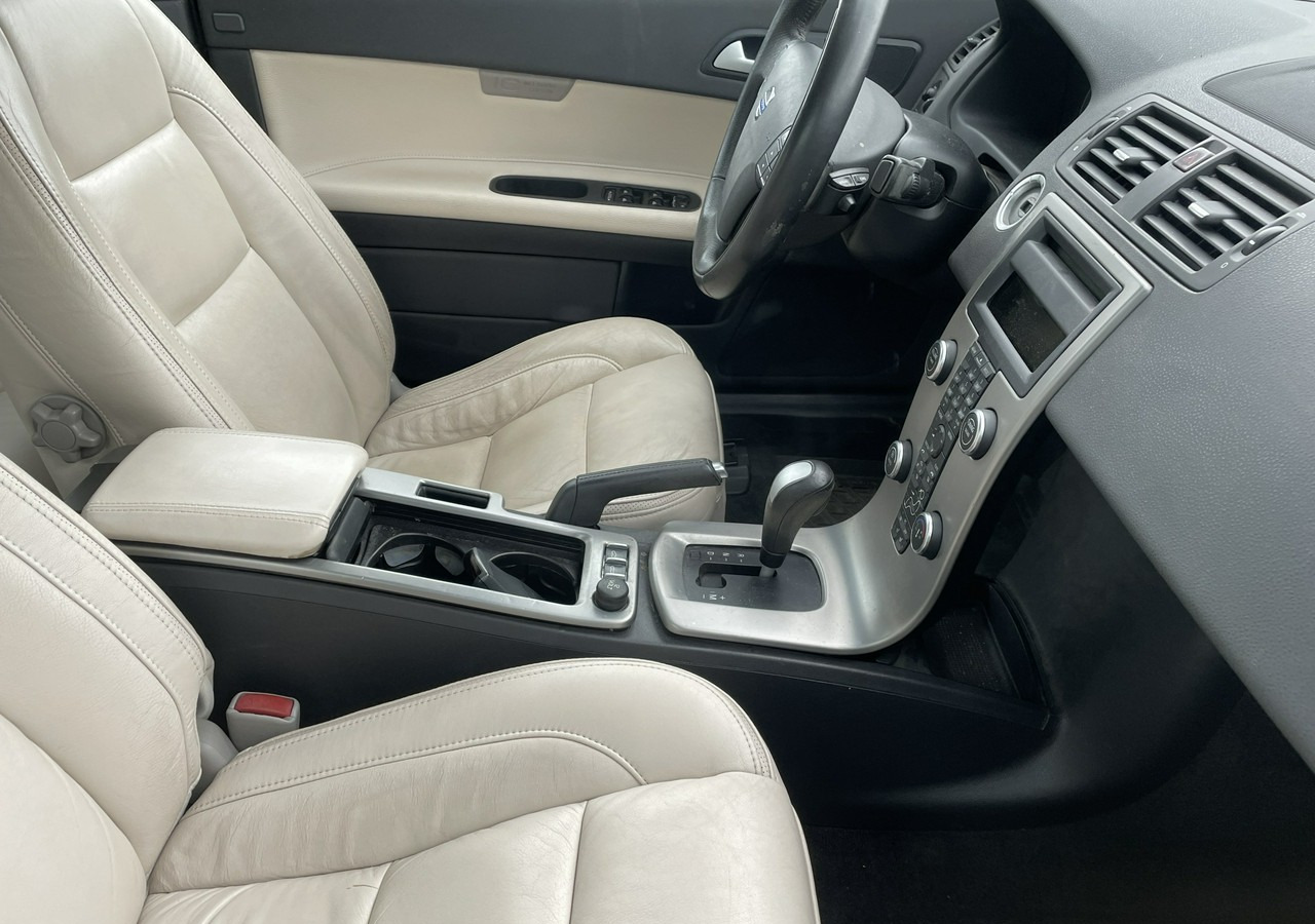 Volvo C70 II Volvo C70 2.0-136KM Cabrio Kabriolet 2010 - Autó: 4 kép. Volvo C70 II Volvo C70 2.0-136KM Cabrio Kabriolet 2010 - Autó: 4 kép.