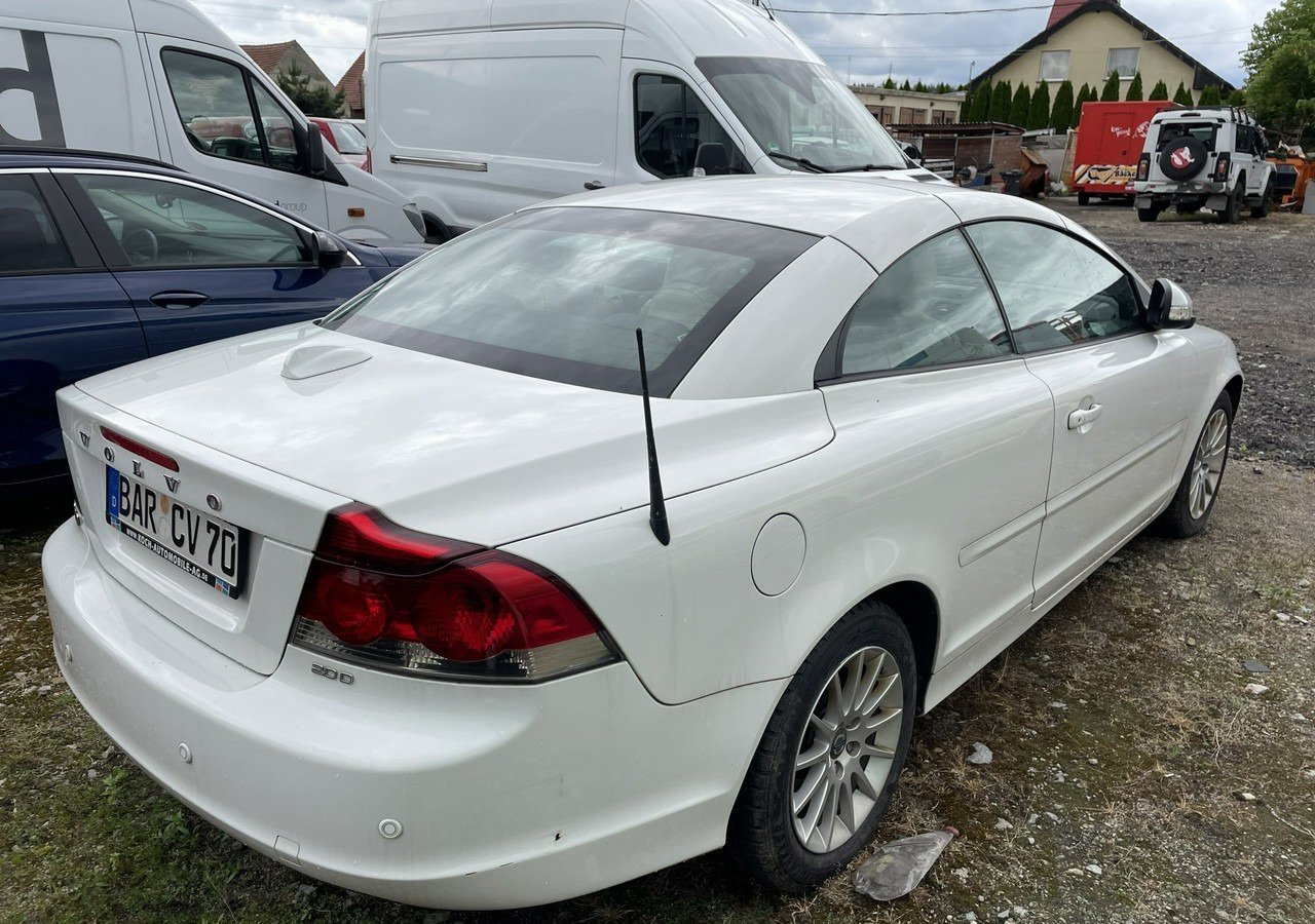 Volvo C70 II Volvo C70 2.0-136KM Cabrio Kabriolet 2010 - Autó: 3 kép. Volvo C70 II Volvo C70 2.0-136KM Cabrio Kabriolet 2010 - Autó: 3 kép.
